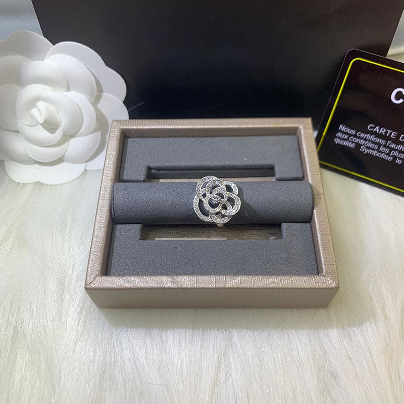 18K CC Fil De Camellia  Ring