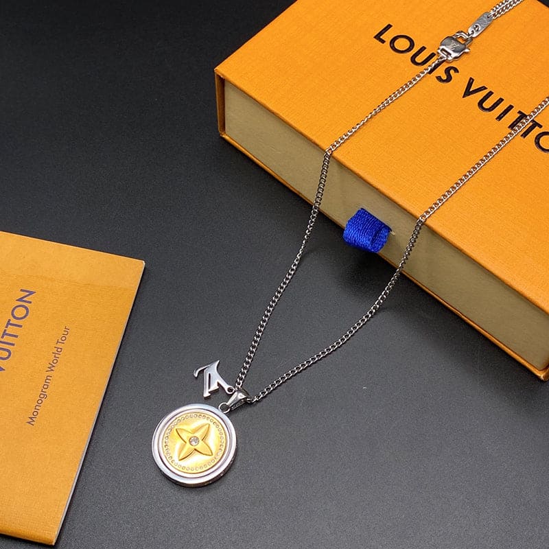 18K Louis Catch Pendant Necklace