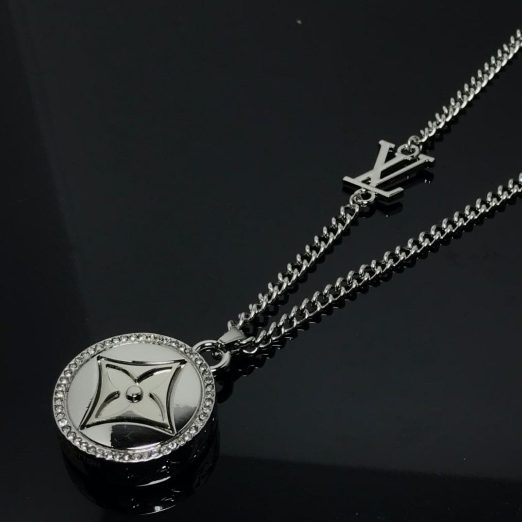 18K Louis Catch Necklace