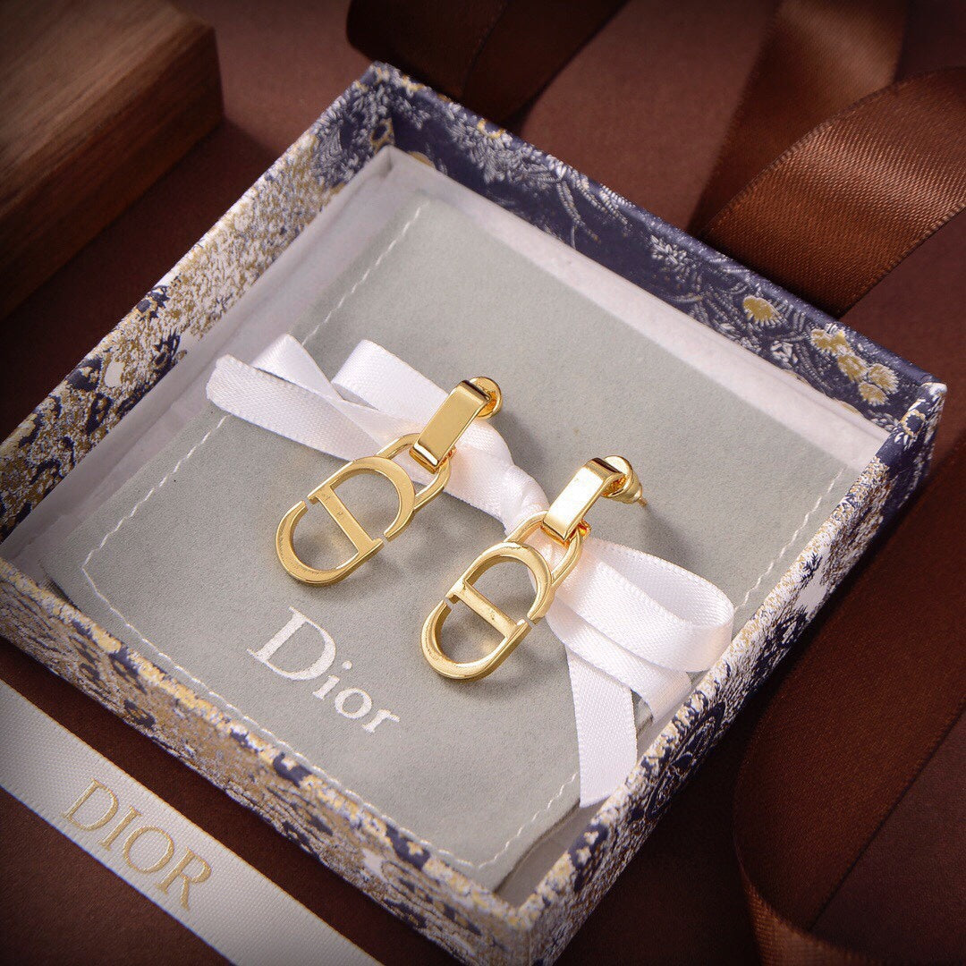 18K CD 30 Montaigne Earrings
