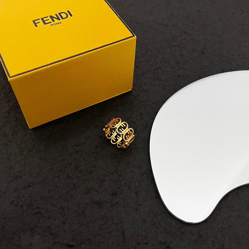 18K F OLock Ring