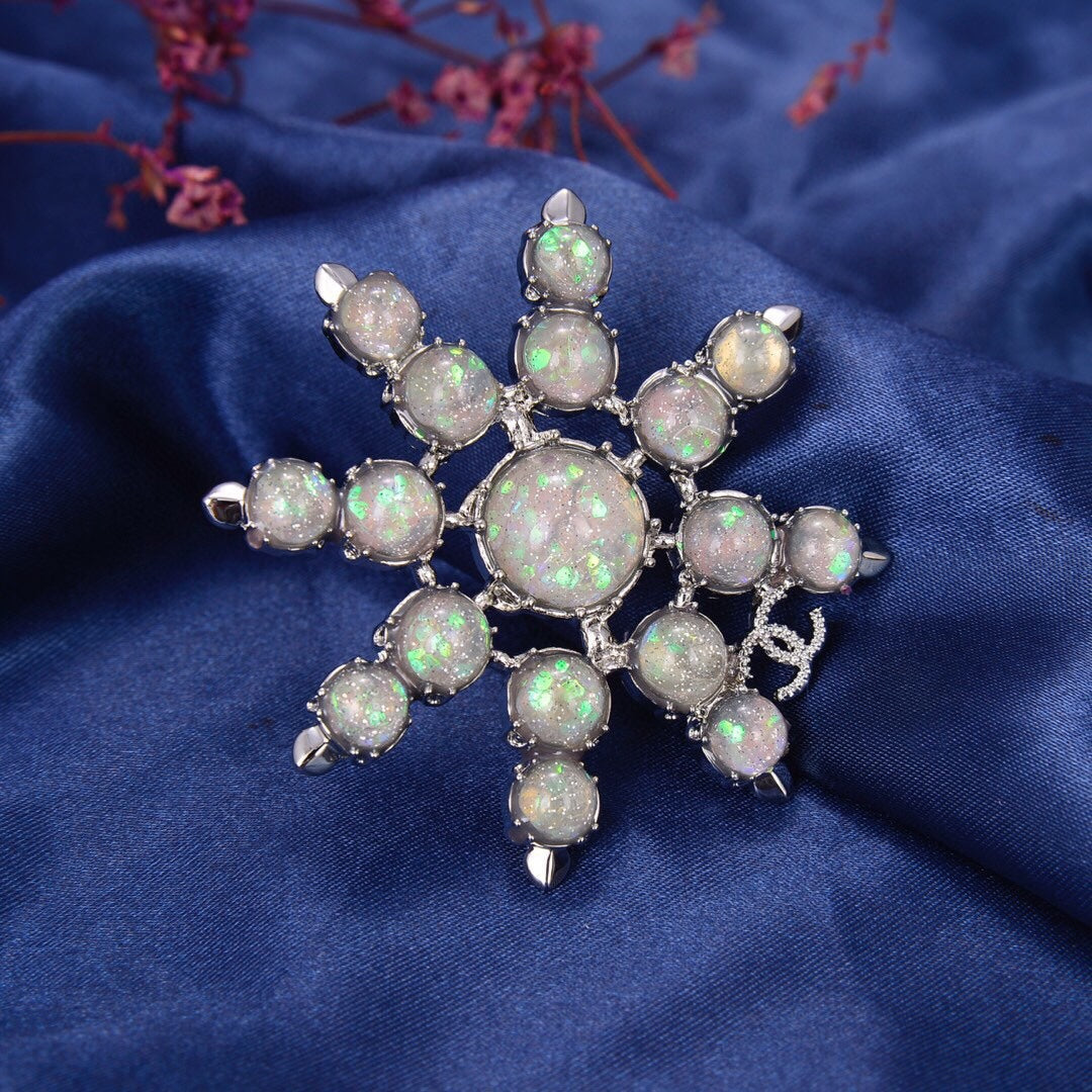 18K CC Flower Crystals Brooch