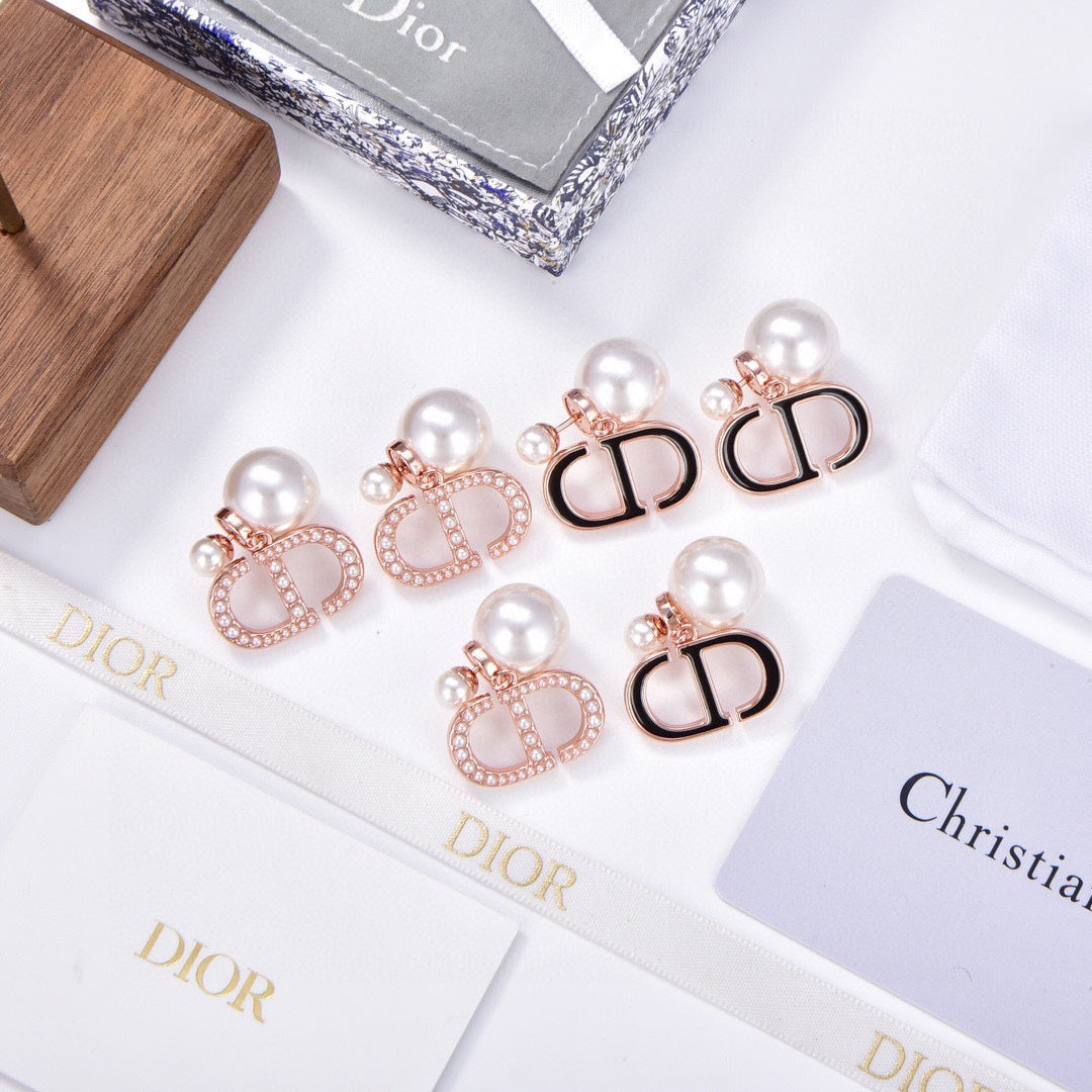 18K CD 30 Montaigne Earrings
