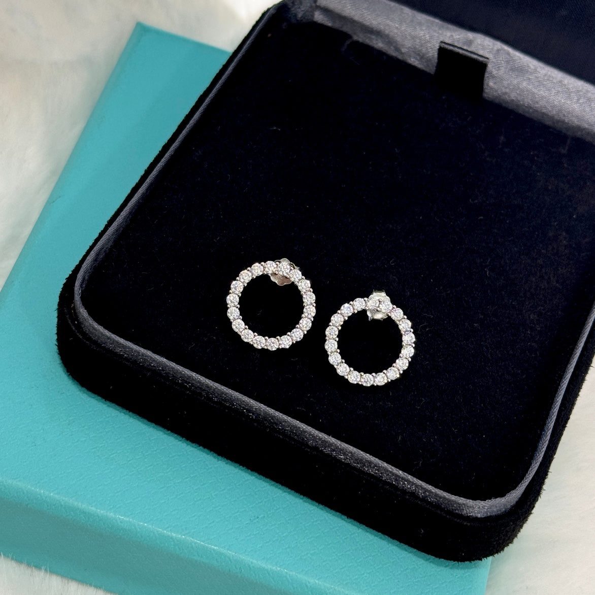 18K T Circle Diamonds Earrings