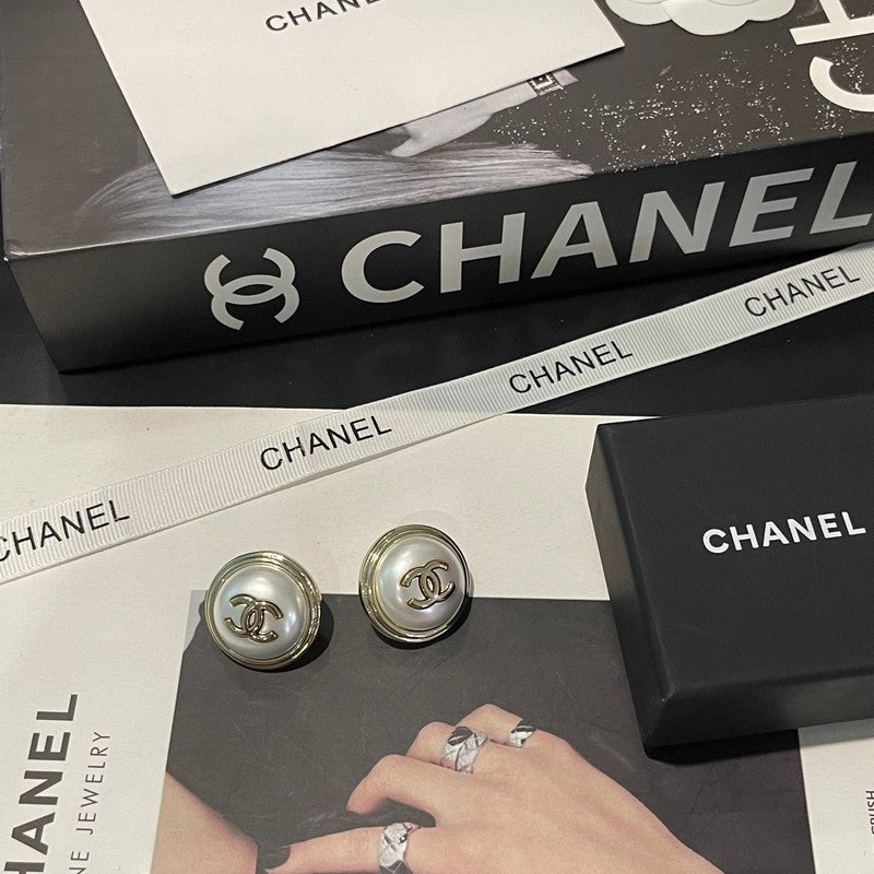 18K CC Round Gold Earrings