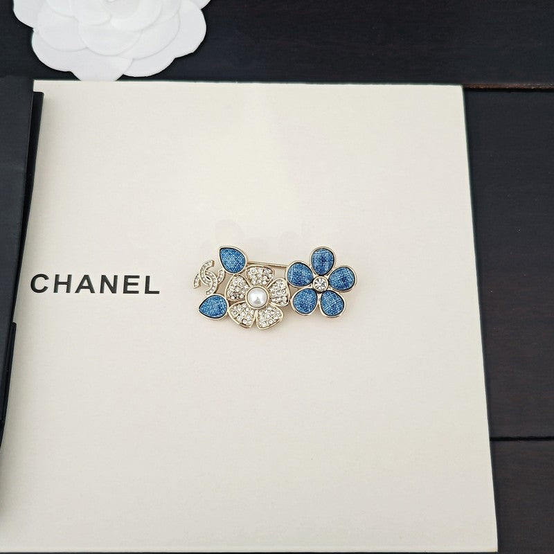 18K CC Blue Flower Diamond Brooch