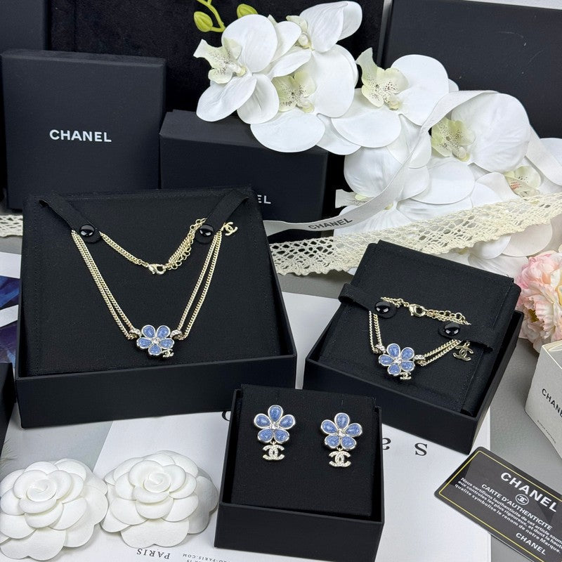 18K CC 26C Blue Flower Diamond Earrings