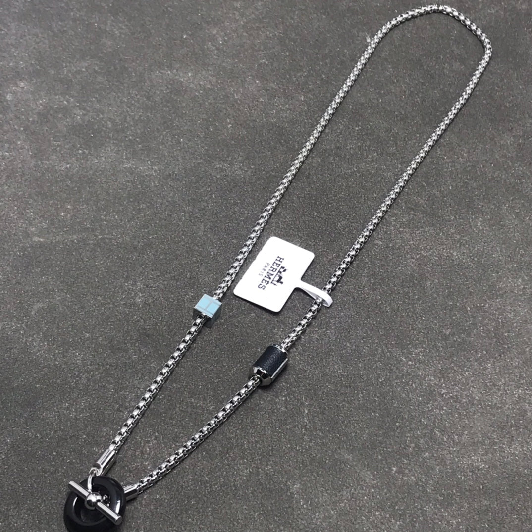 18K Meli-Melo H Necklace