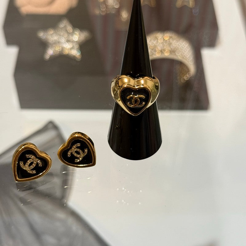 18K CC Black Gold Heart Ring