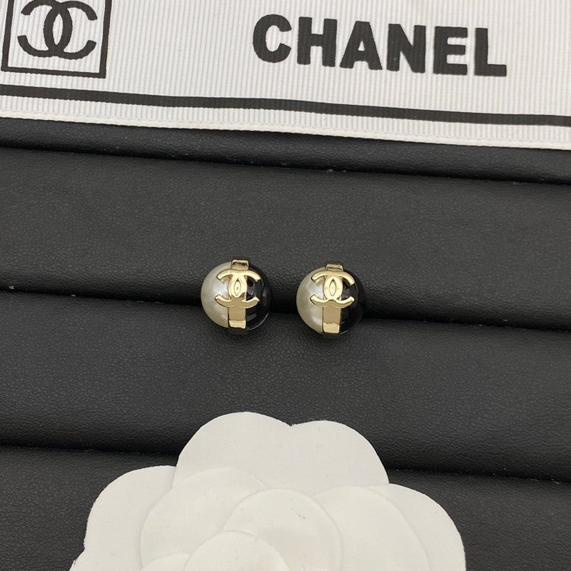 18K CC Black & White Pearl Gold Earrings