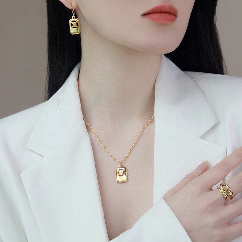 18K Triomphe Square Hoops Earrings
