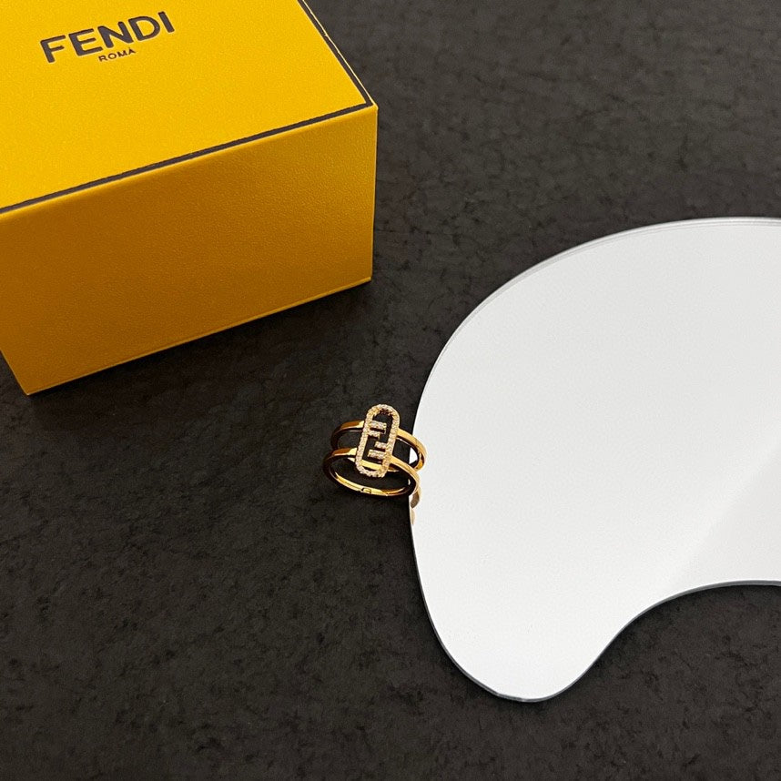 18K F OLock Ring