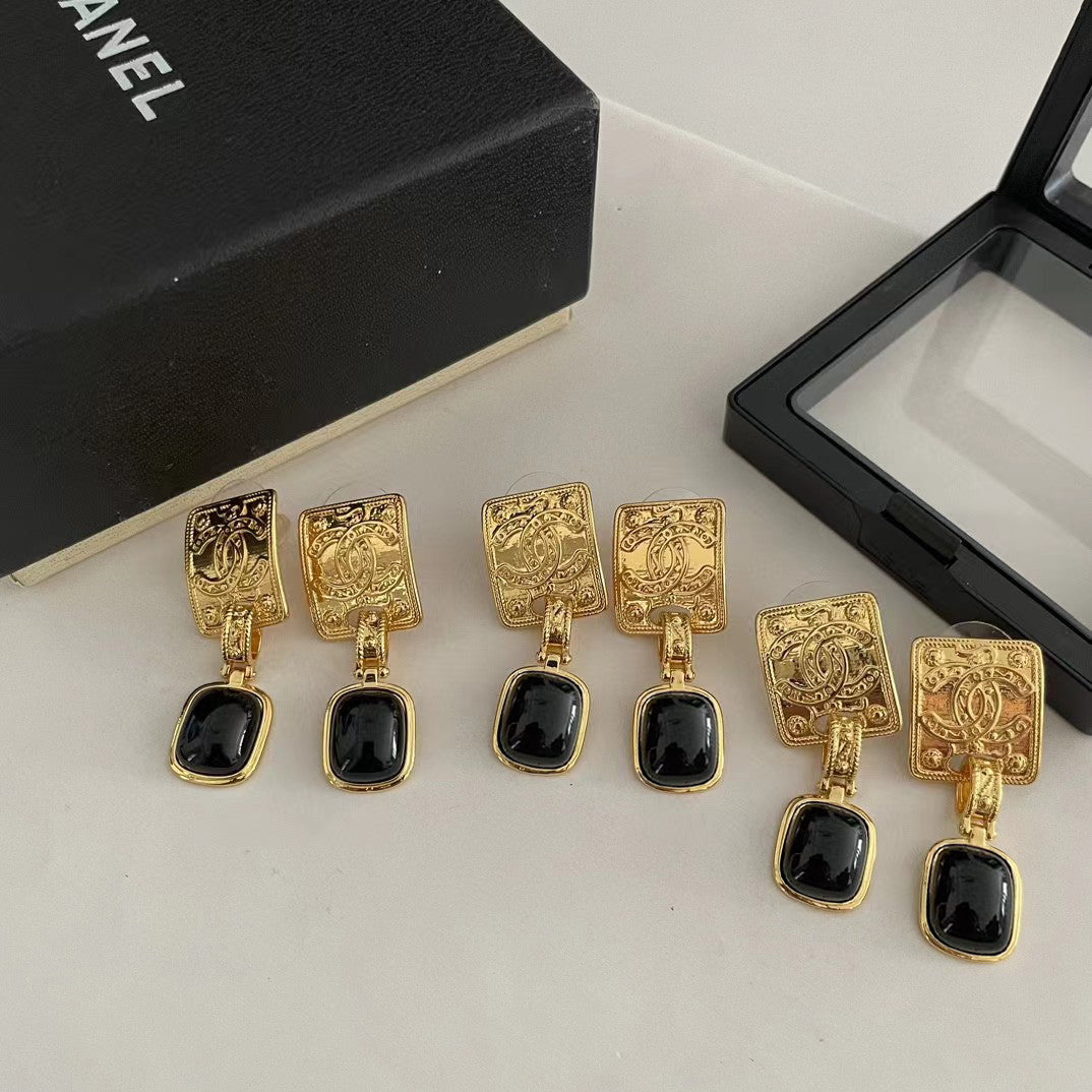 18K CC Black Pearl Earrings