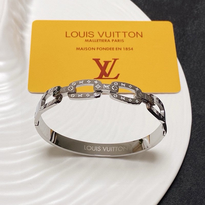 18K Louis White Gold Bracelet