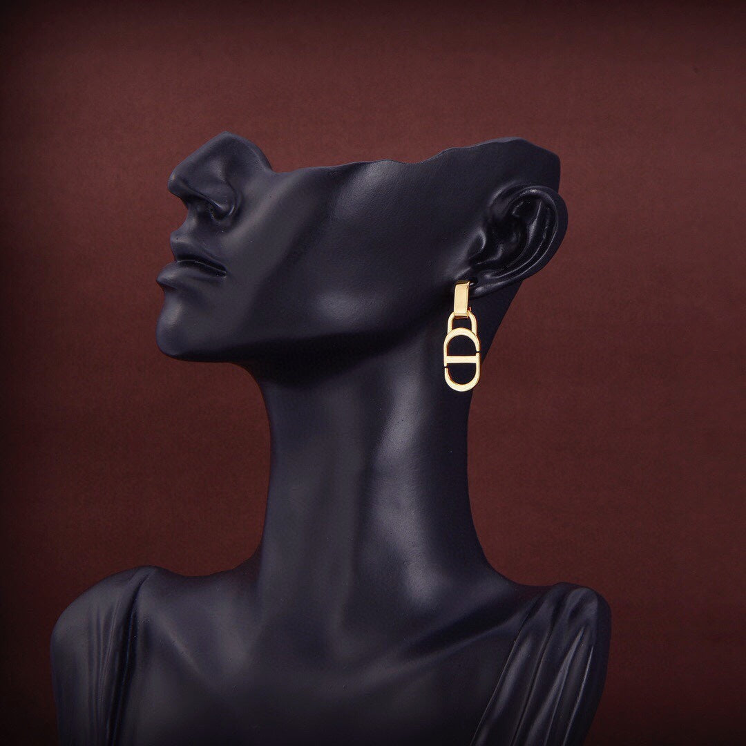 18K CD 30 Montaigne Earrings