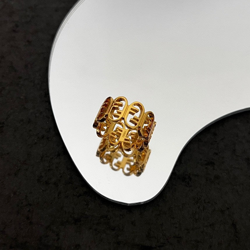 18K F OLock Ring