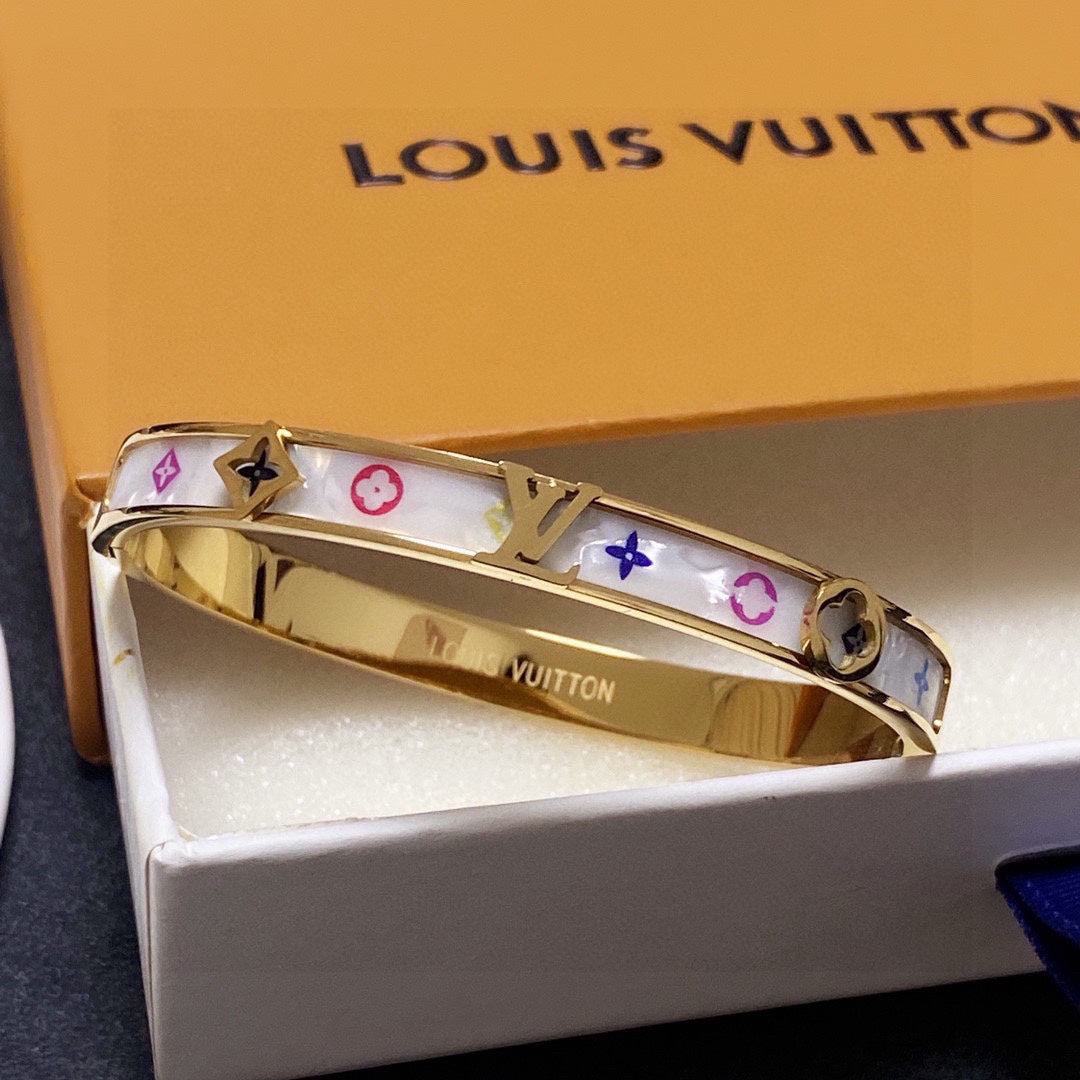 18K Louis Pearl Bracelet