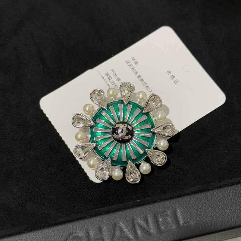 18K CC 26C Crystal Green Brooch