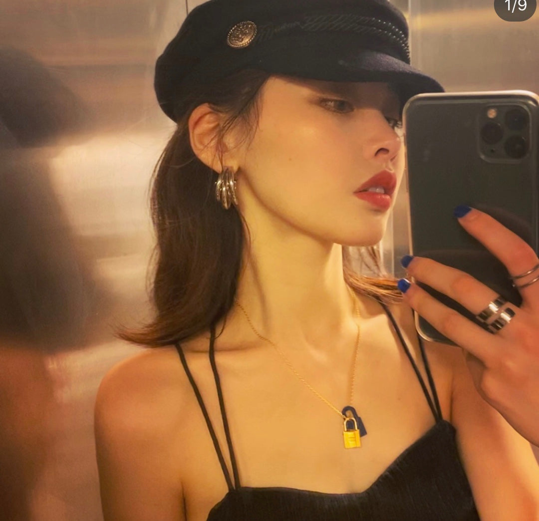 18K O'Kelly Black Pendant H Necklace