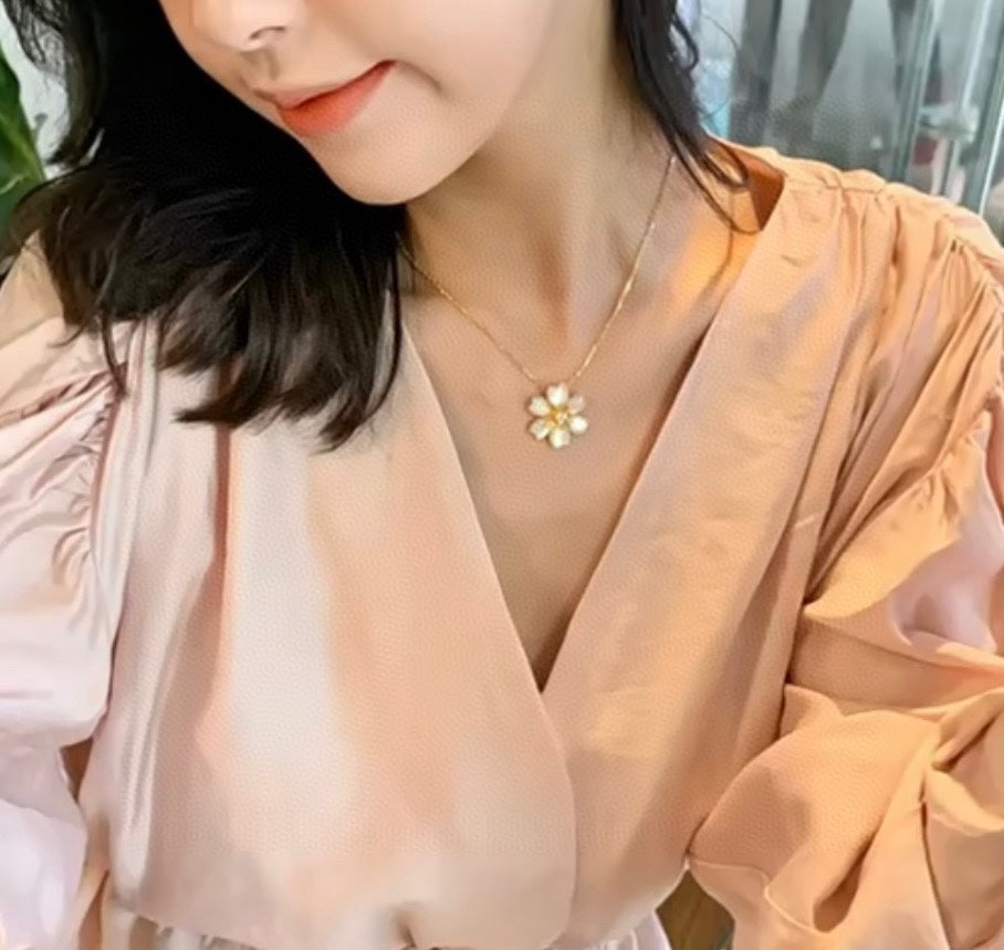 18K Rose De No?l Clip Pendant Necklace