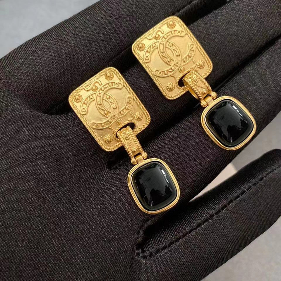 18K CC Black Pearl Earrings