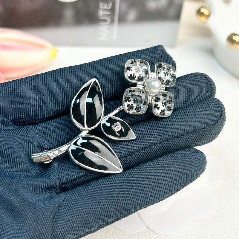 18K CC Black Four Leaf Clover Crystal Brooch