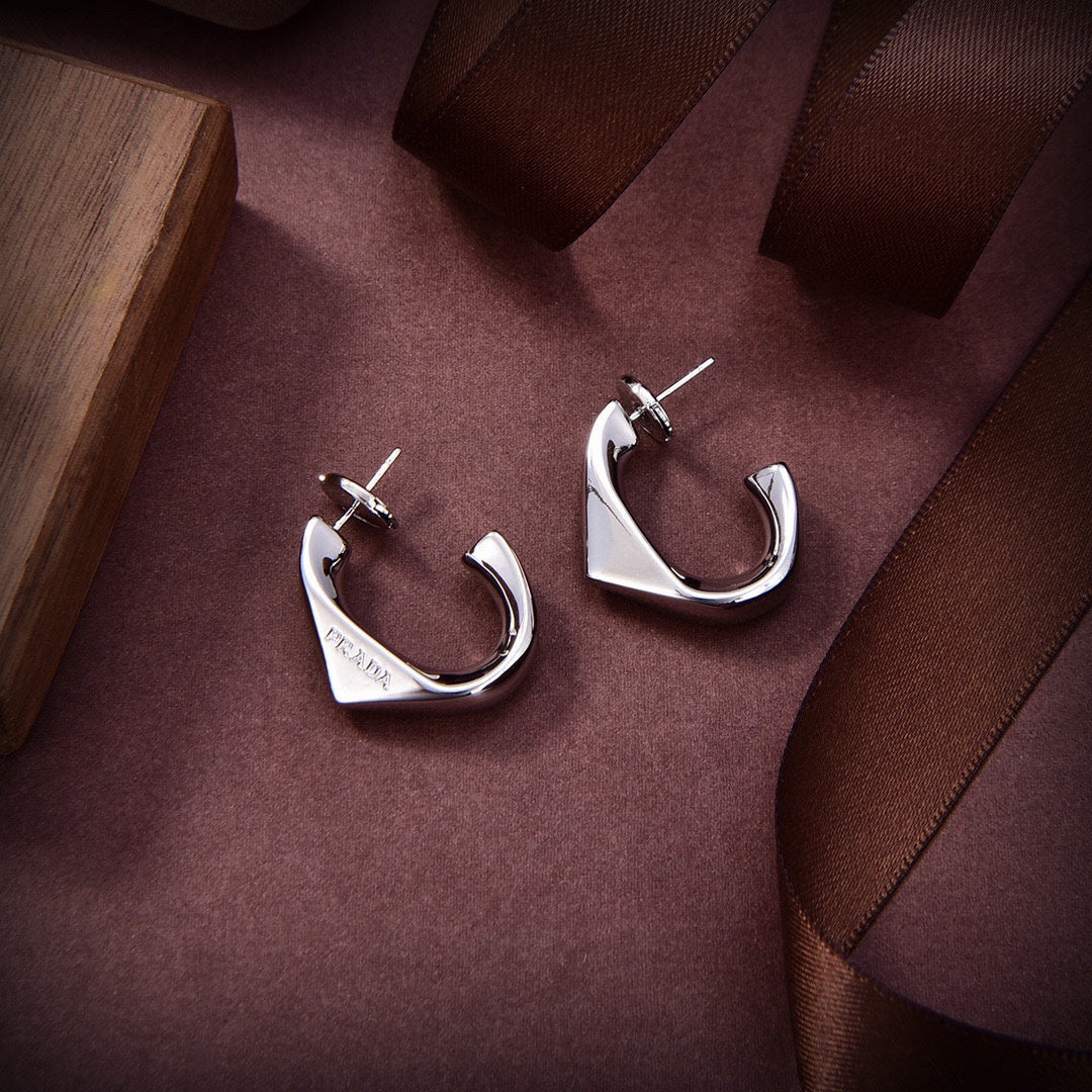 18K Pra Triangle Open Earrings