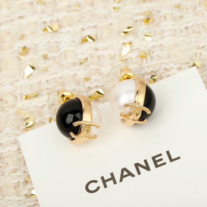 18K CC Black & White Pearl Earrings