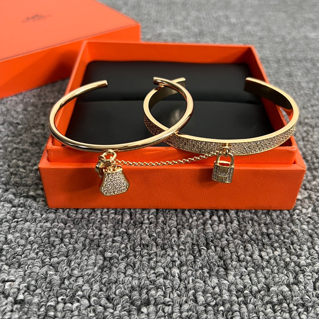 18K Kelly Clochette Diamonds H Bracelet