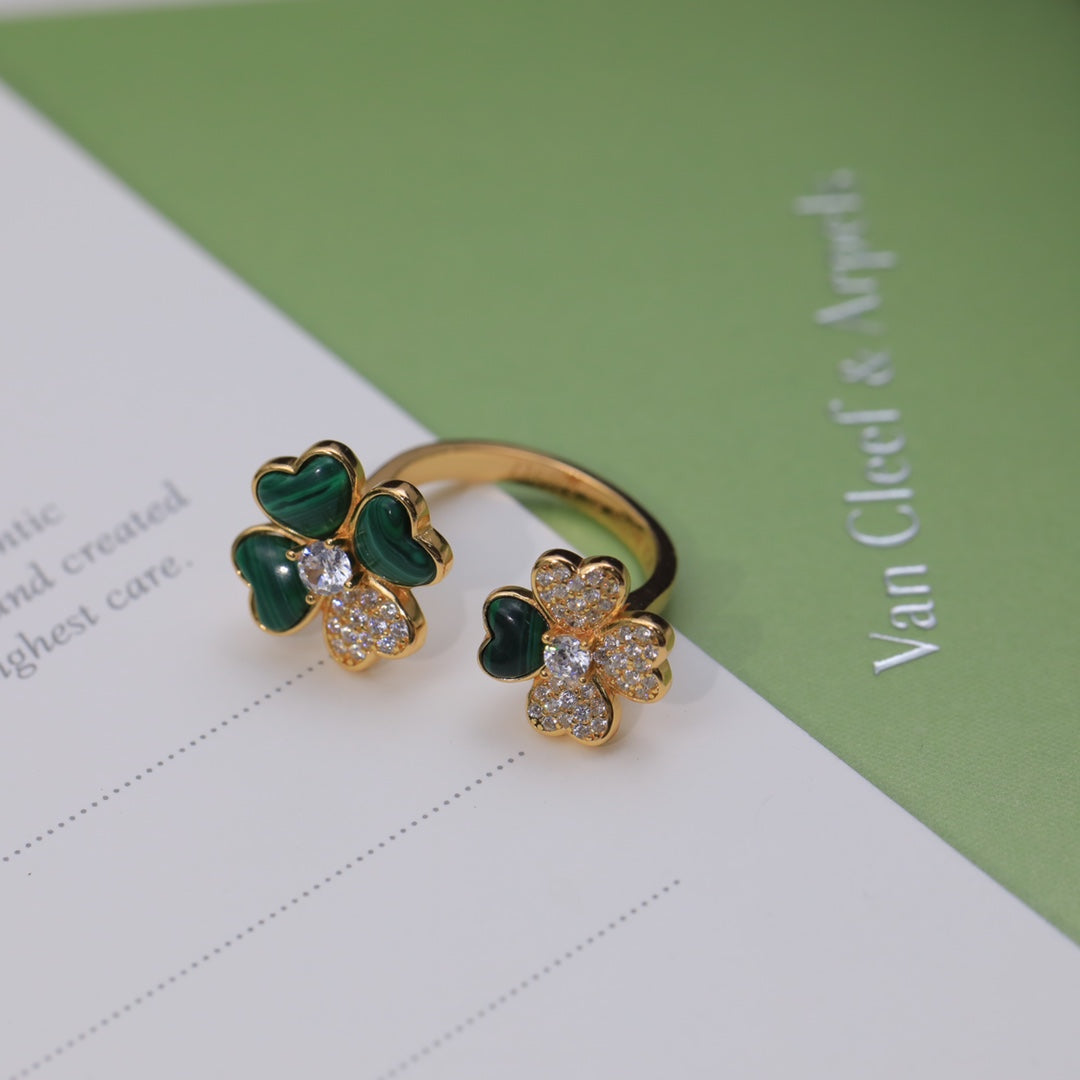 18K Cosmos Between the Finger Diamond Ring