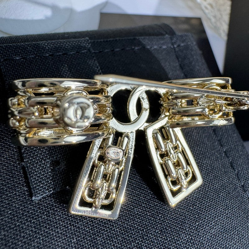 18K CC 25K Bow Tie Diamond Gold Brooch