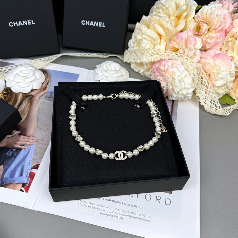 18K CC 25B Pearl Heart Choker Necklace