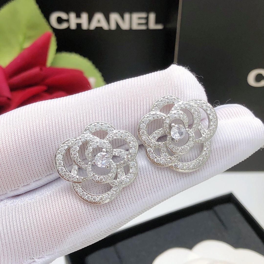 18K CC Camellia Diamond Earrings