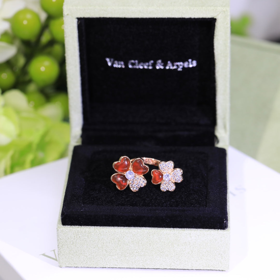 18K Cosmos Between the Finger Diamond Ring
