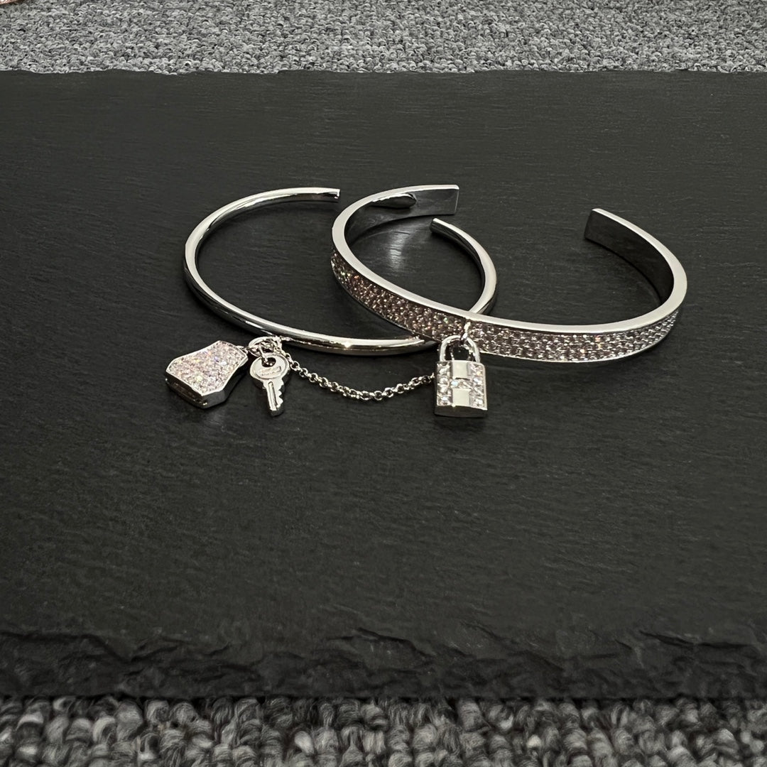 18K Kelly Clochette Diamonds H Bracelet