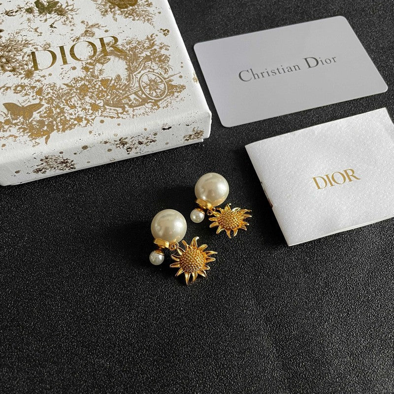 18K CD Vintage Flower Earrings