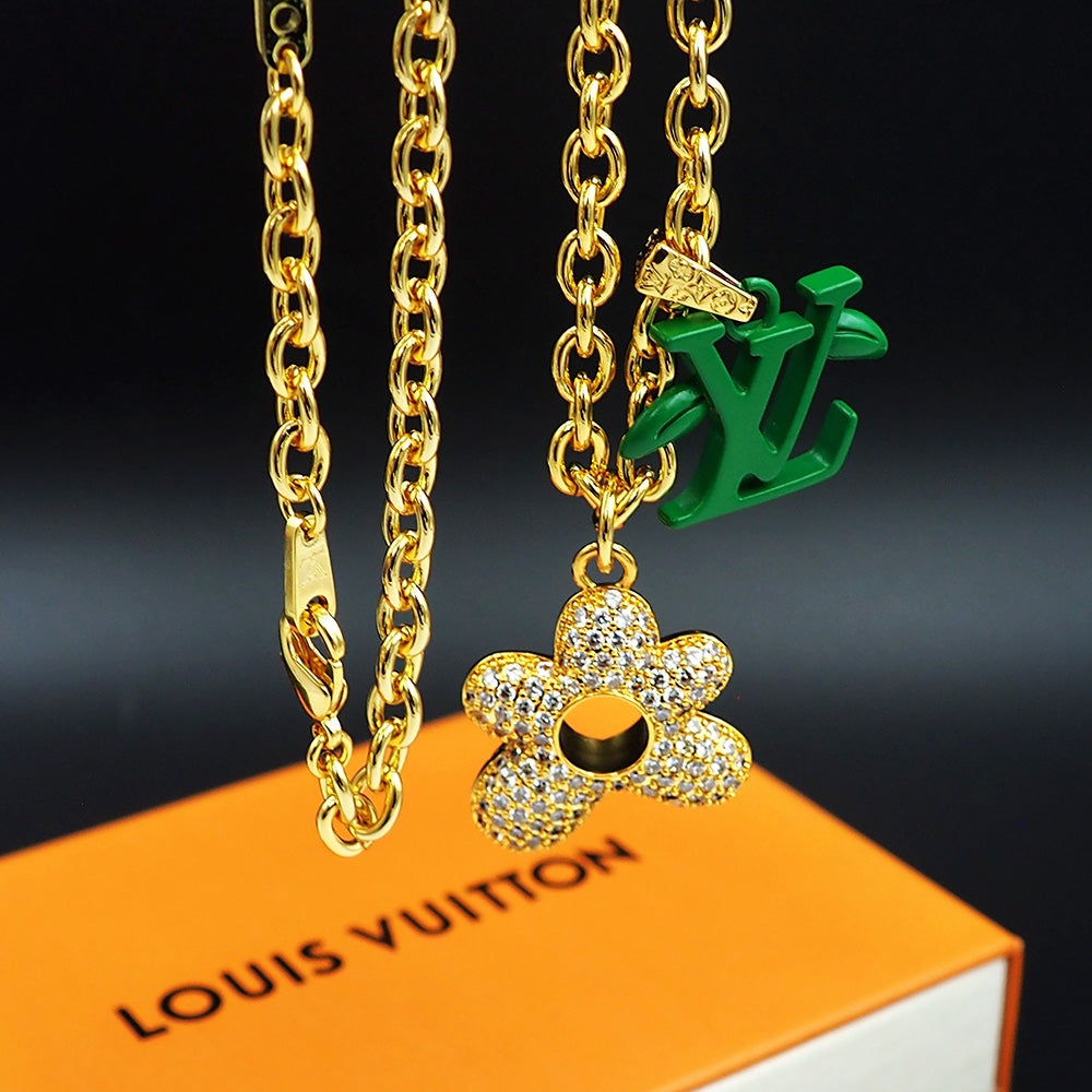 18K Louis Blooming Pendant Necklace