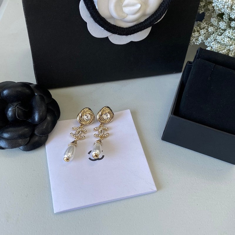 18K CC Camellia Diamond Earrings