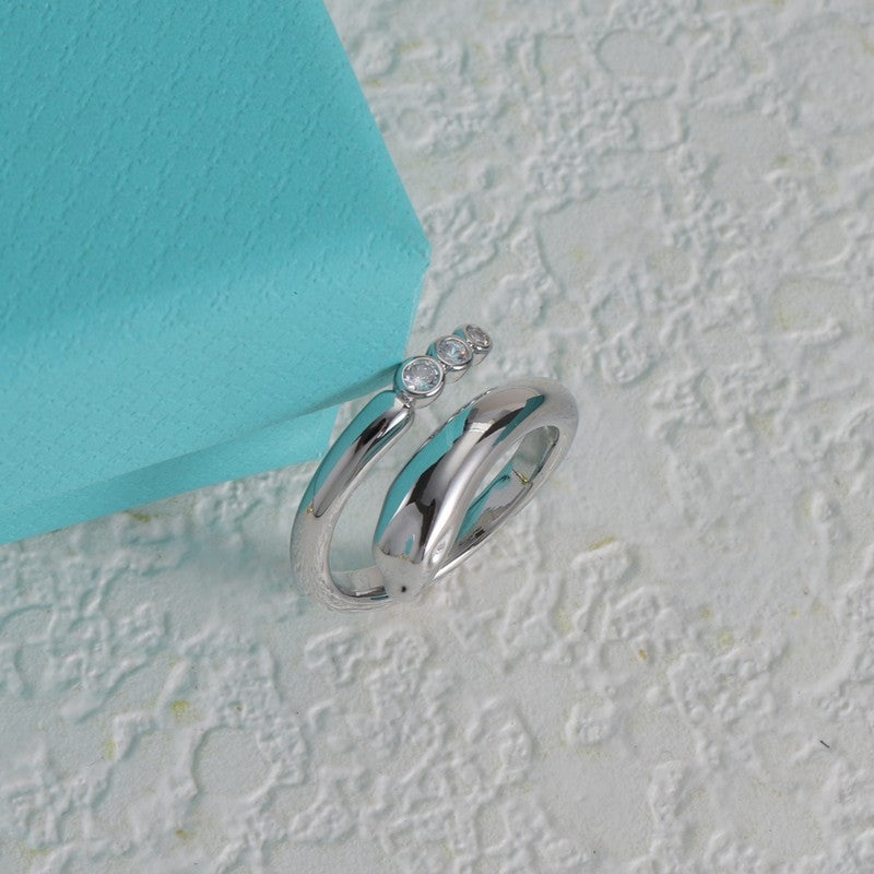18K T Diamond Ring