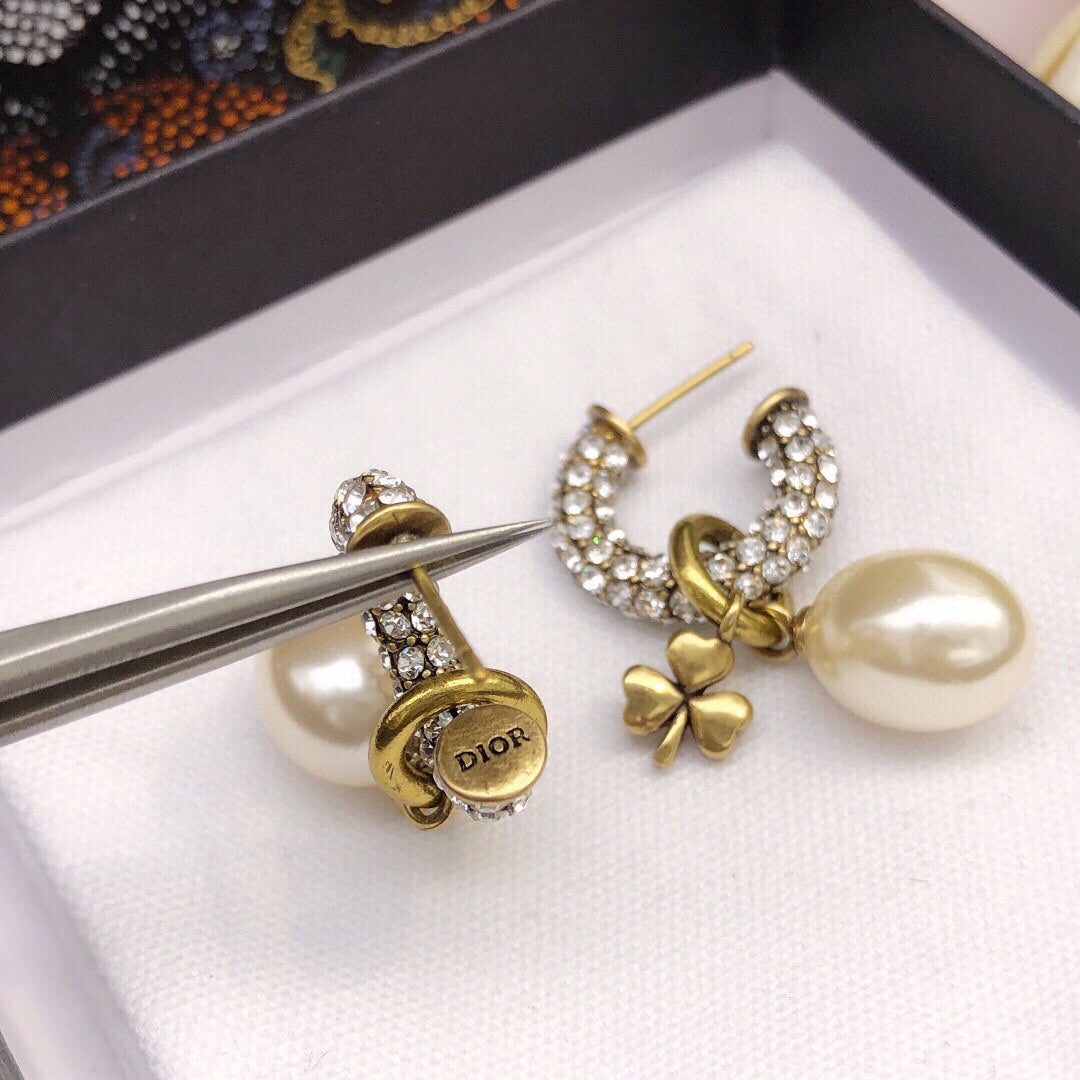 18K CD March Grass Pearl Crystals Earrings