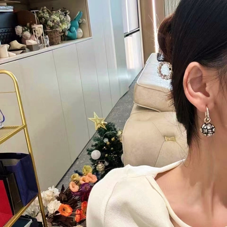 18K CC Round Crystals Earrings