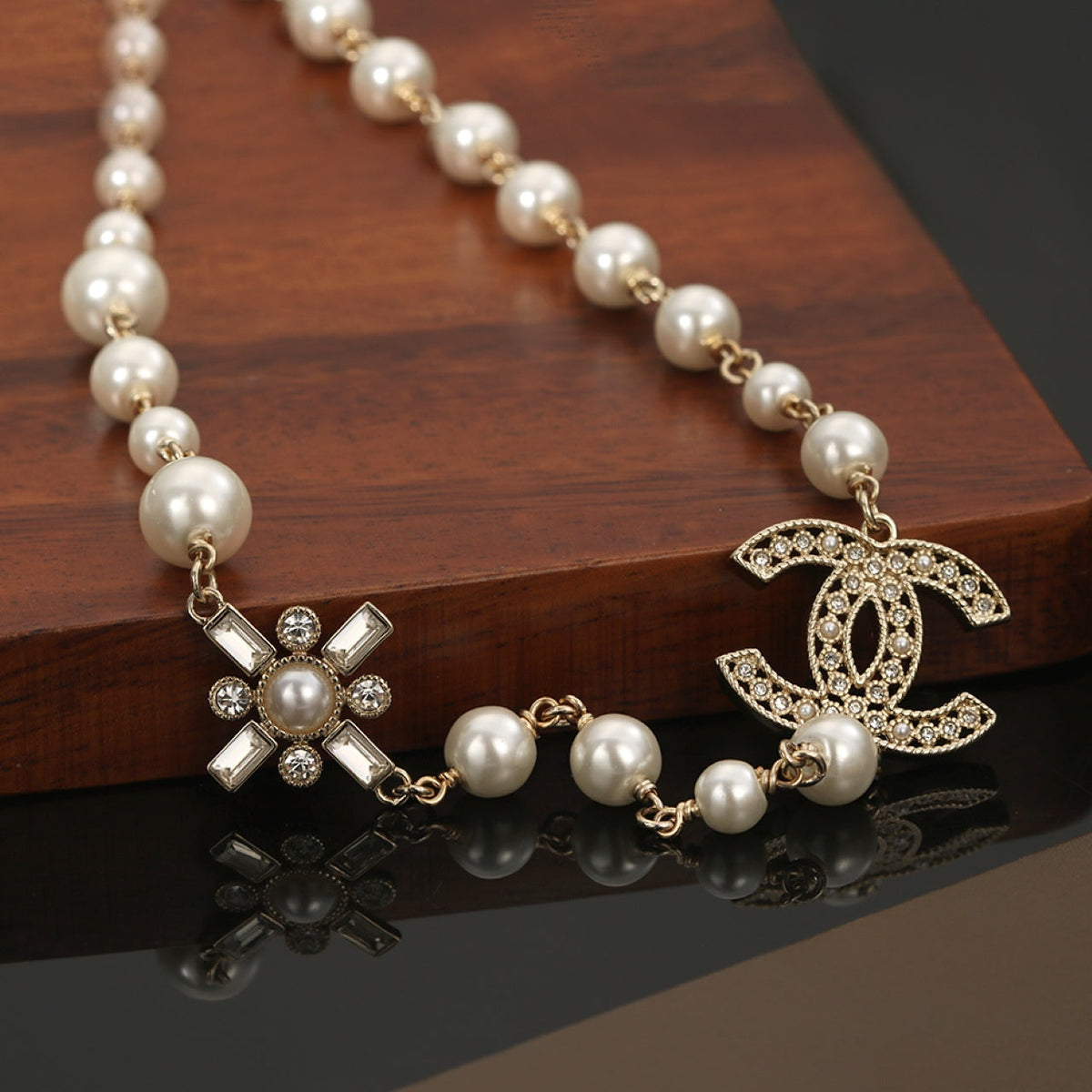 18K CC Flower Pearls Necklace