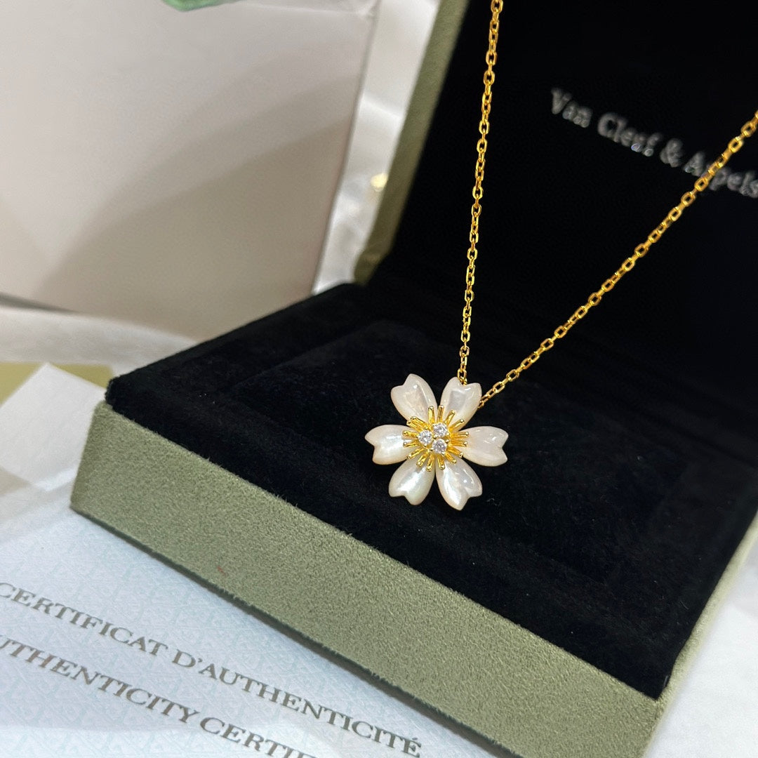 18K Rose De No?l Clip Pendant Necklace
