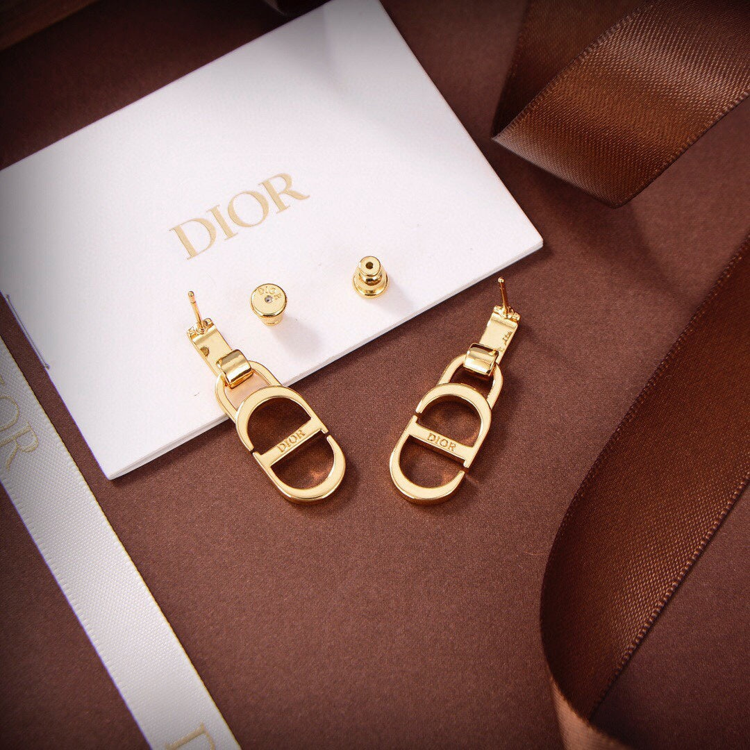 18K CD 30 Montaigne Earrings