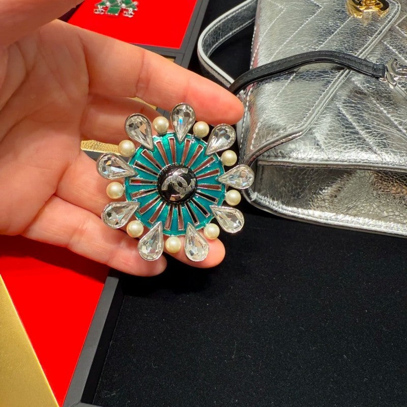 18K CC 26C Crystal Green Brooch