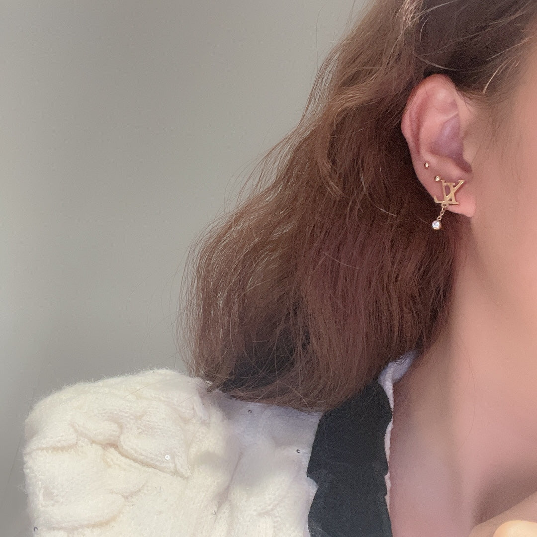 18K Louis Diamond Earrings