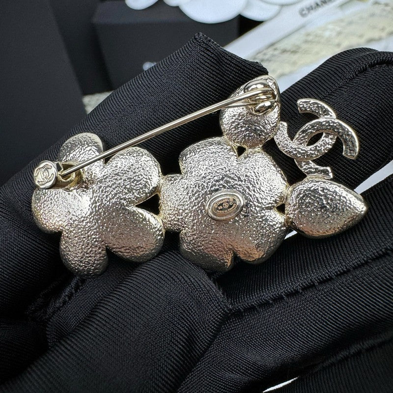 18K CC 26C Blue Flower Diamond Brooch