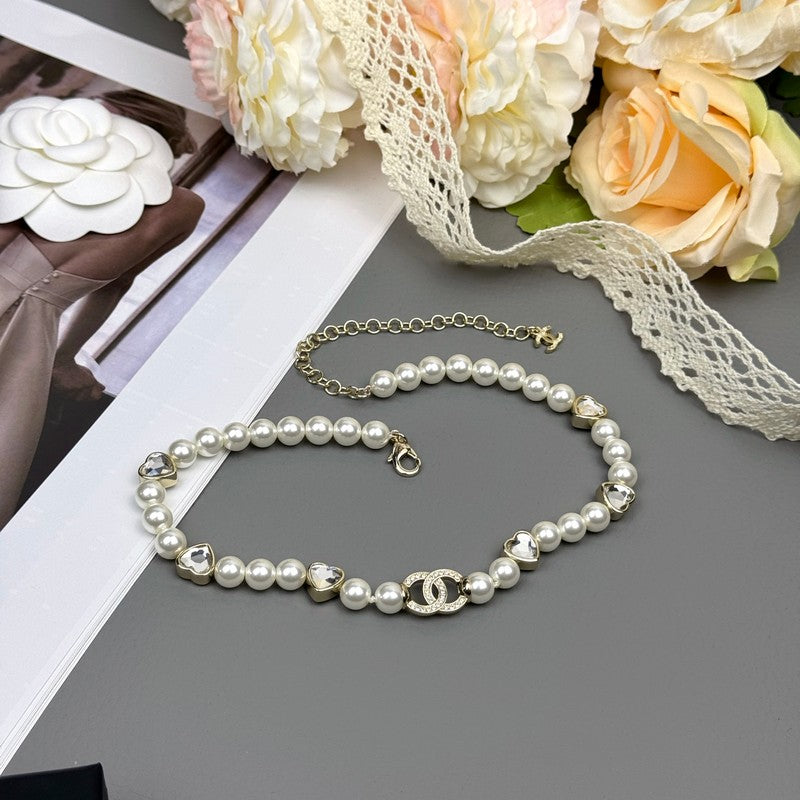 18K CC 25B Pearl Heart Choker Necklace