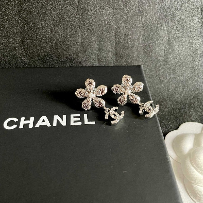 18K CC Diamond Flower Gold Earrings