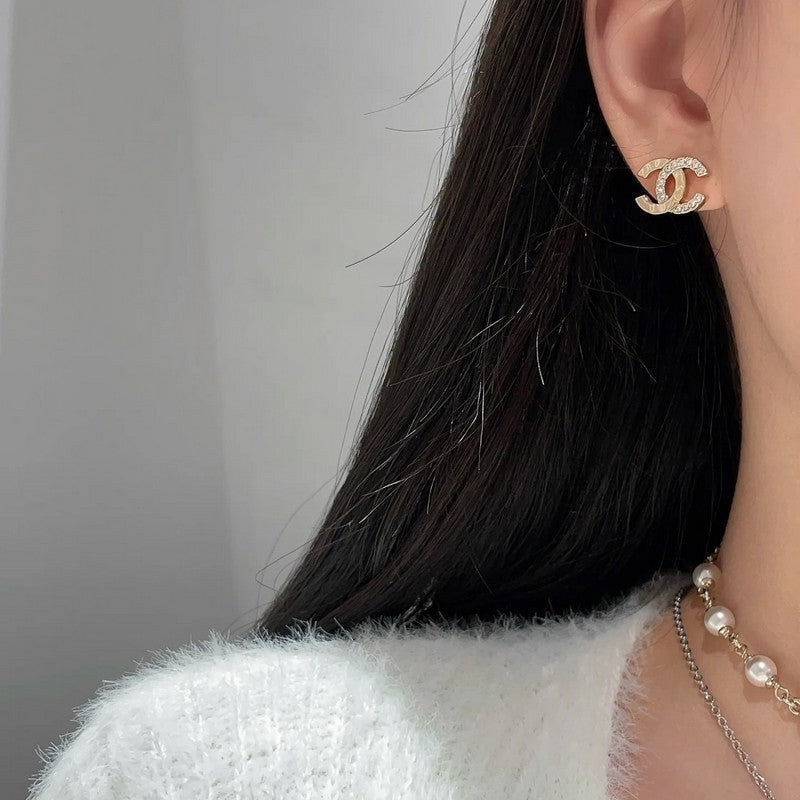 18K CC 25P Gold Earrings